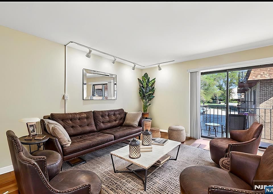 1st image of 825 Riverside Ave APT 204