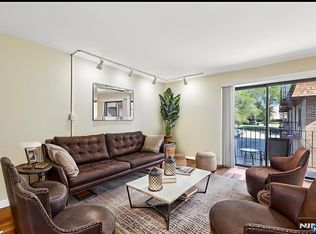 825 Riverside Ave APT 204, Lyndhurst, NJ 07071