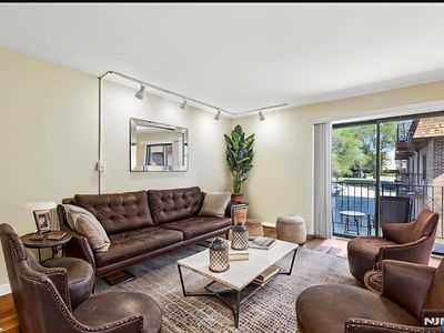 825 Riverside Ave APT 204, Lyndhurst, NJ, 07071