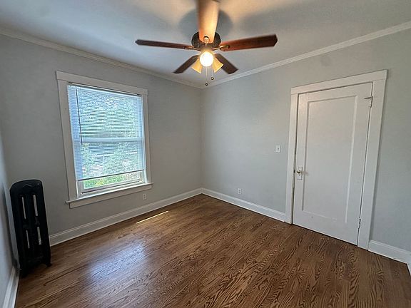 2nd image of 7027-7033 N Glenwood Ave #1