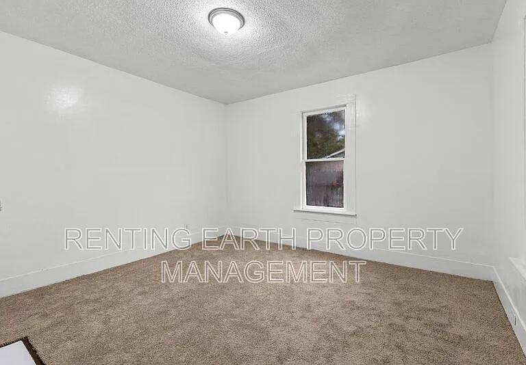 4732 Court S — Photo 12