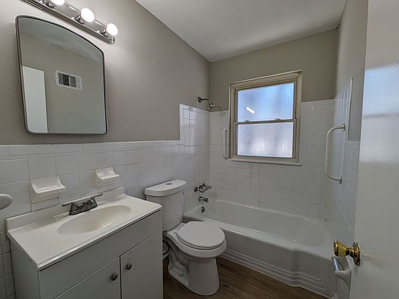 3rd image of 404 Saint Louis Pl