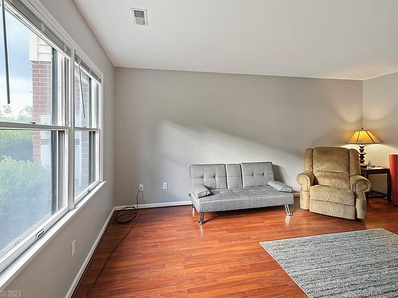 4th image of 180 Franklin Parke Ct