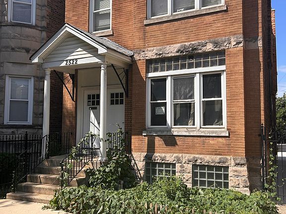 3rd image of 2522 W Walton St APT 2