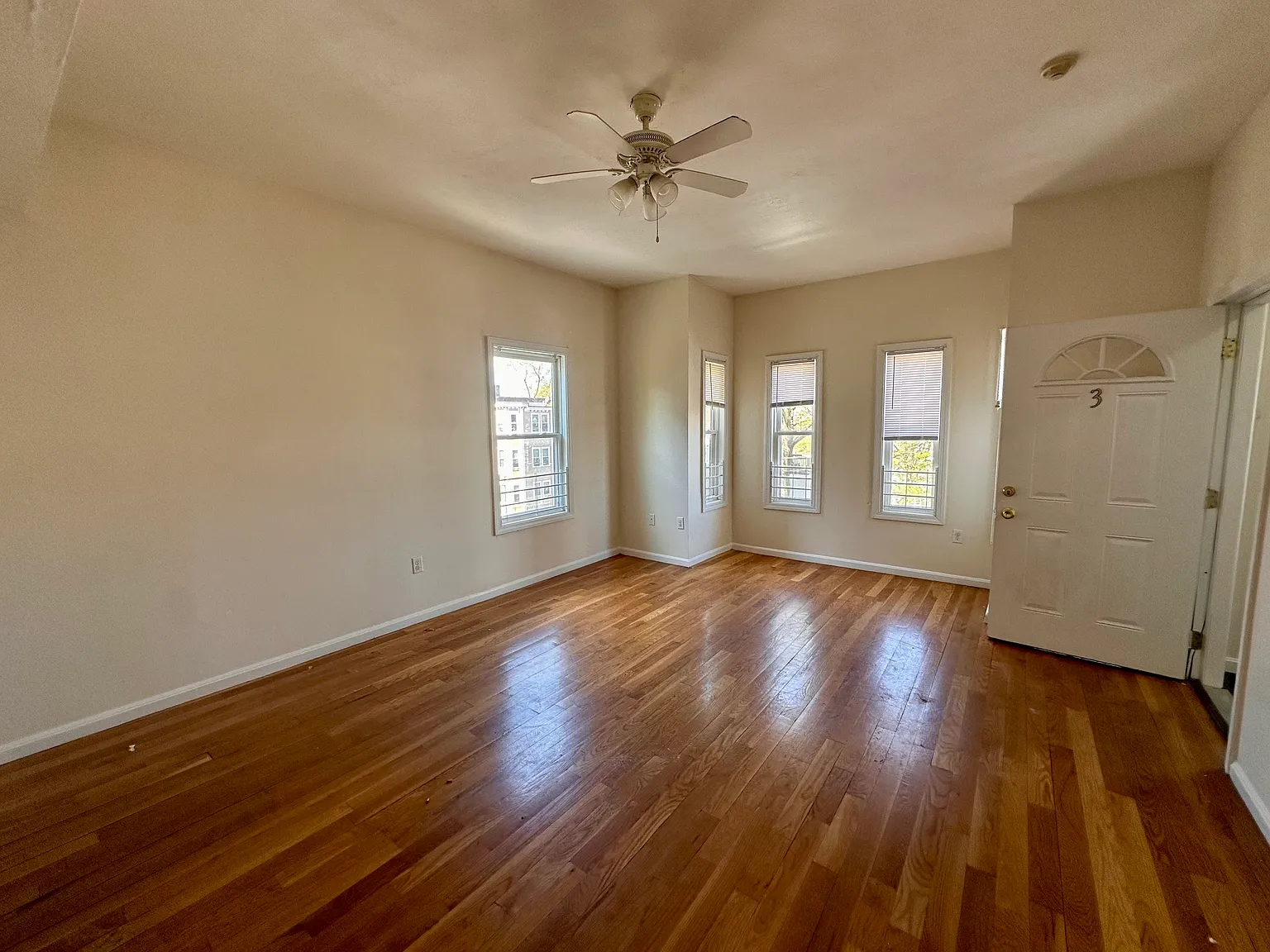 2 bed, 1000 sqft, $2,800 — Photo 2