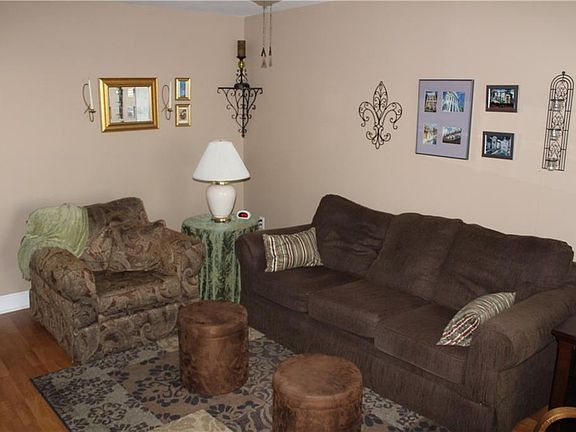 4th image of 3110 N Edenborn Ave #319