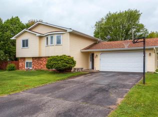 7125 Maryland Ave N, Brooklyn Park, MN 55428