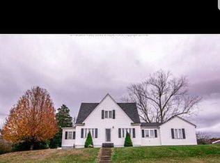 300 Maple St, Hamlin, WV 25523