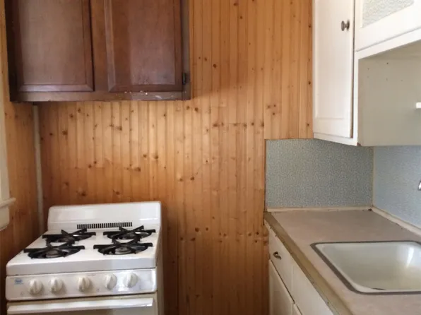 626 W 7th St #2, Waterloo, IA 50702