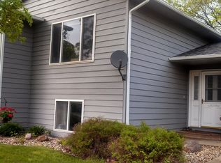 504 Crystal Dr, Hartford, SD 57033