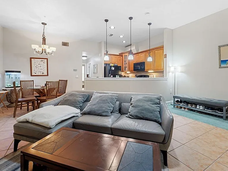 701 Mirror Lake Dr N #120 — Photo 5