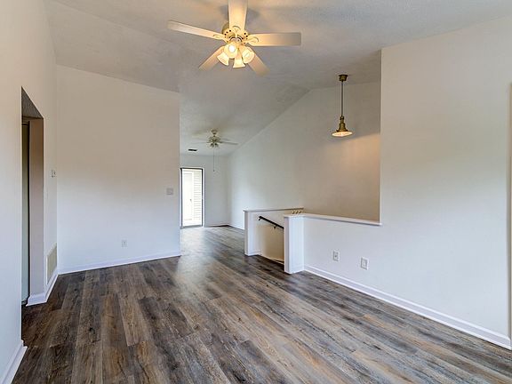 4th image of 1640 E Swan Cir