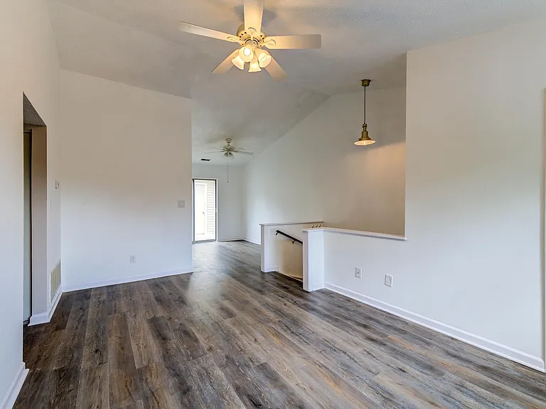 1640 E Swan Cir — Photo 4