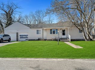 60 Washington Dr, Mastic Beach, NY 11951