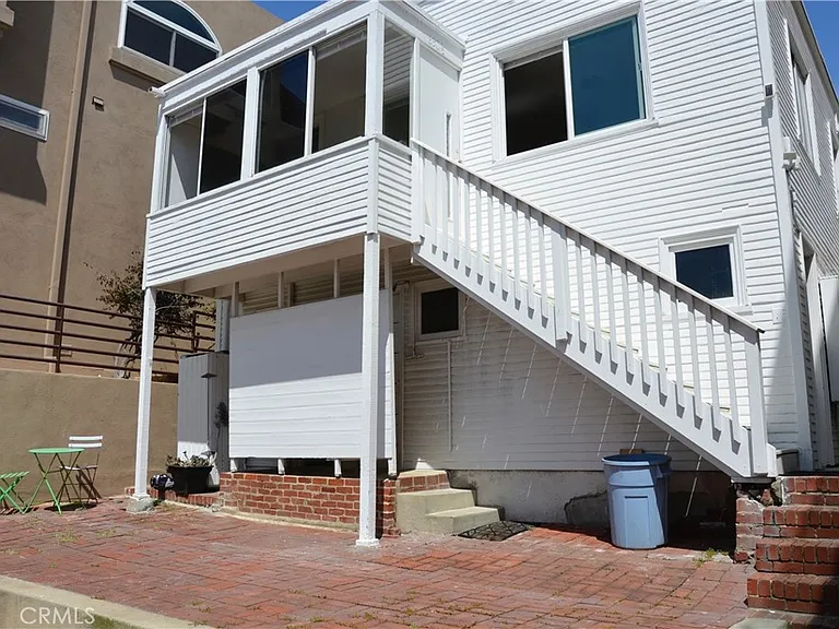 830 Monterey Blvd — Photo 2