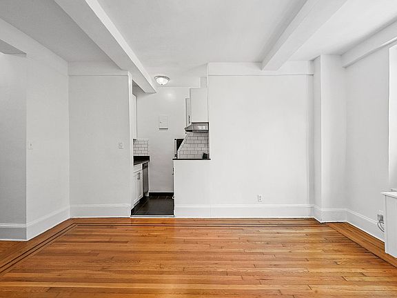 2nd image of 208 W 23rd St APT 805