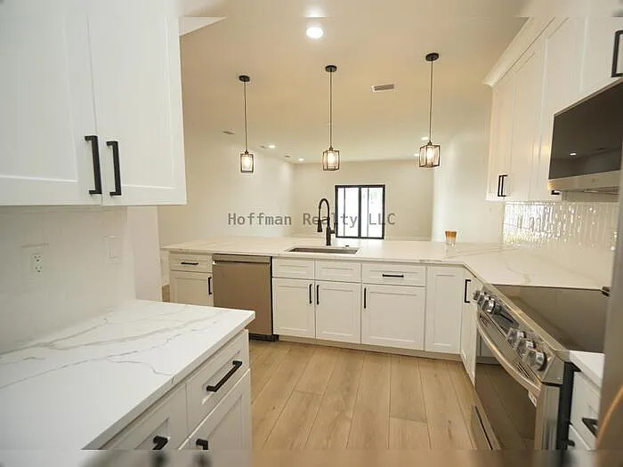 3 bed, 2.5 bath, 2229 sqft, $4,500 — Photo 3