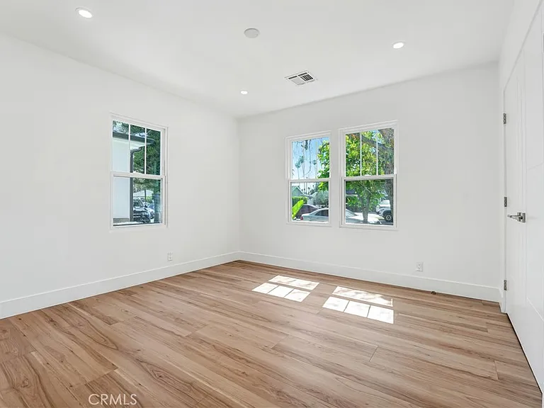 6722-6724 Katherine Ave — Photo 14