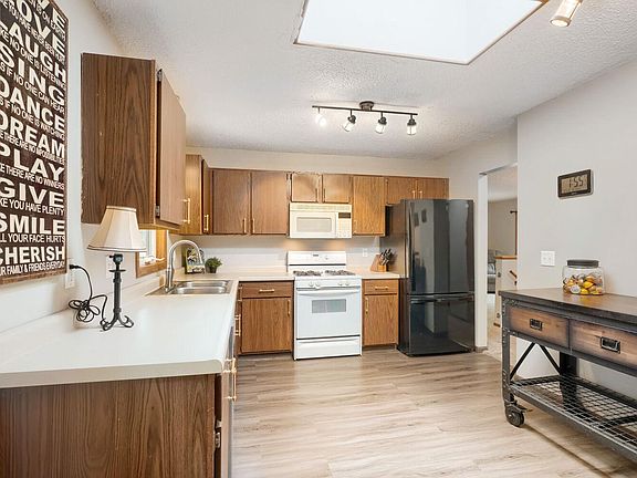 5th image of 280 Glenmar Ave