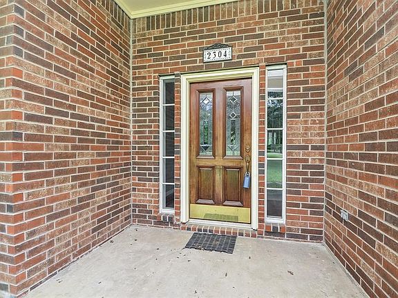 4th image of 2304 Vogel Ln