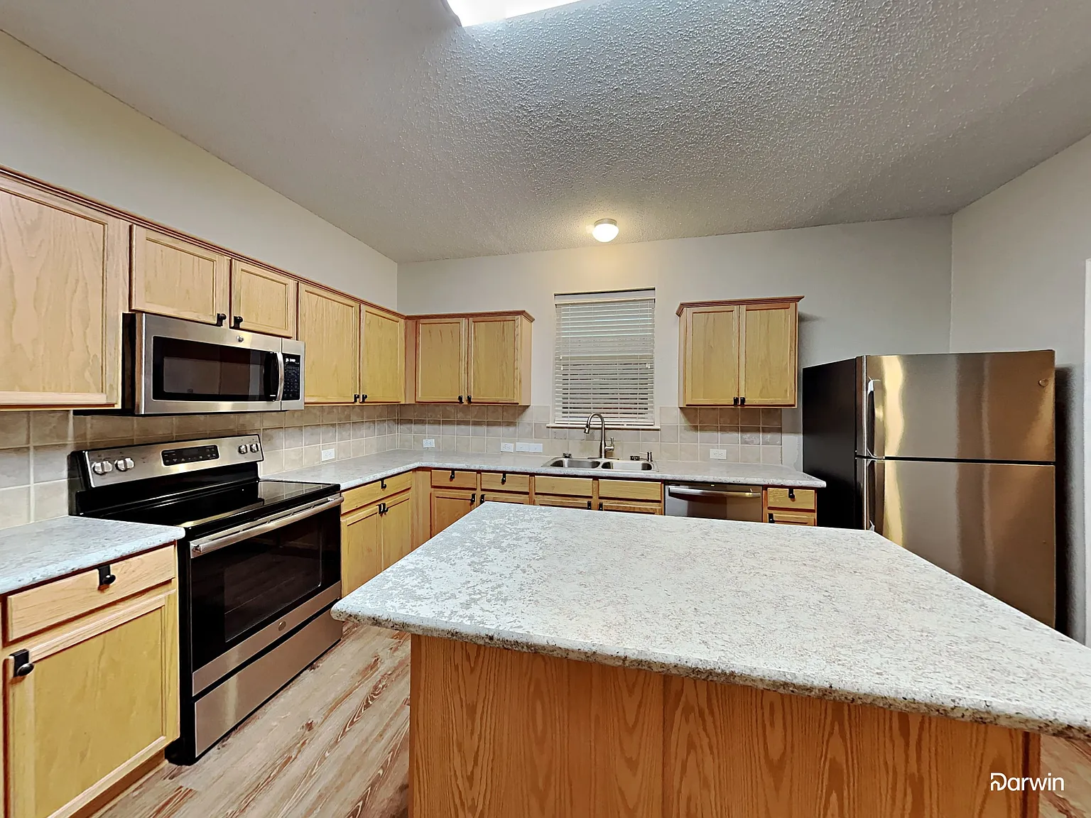 4 bed, 2.5 bath, 2815 sqft, $2,850 — Photo 3