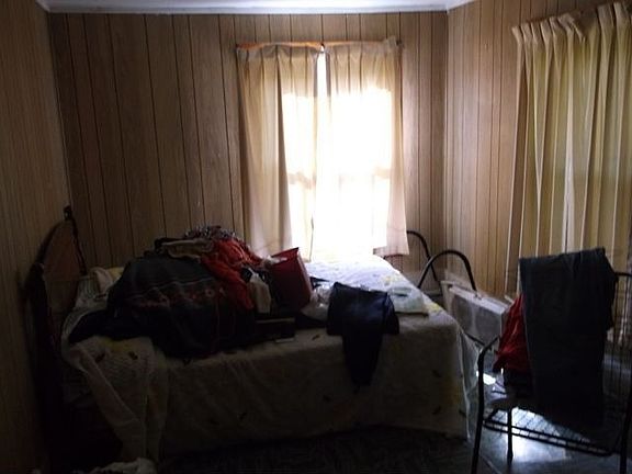 3rd image of 2720 Weir Ave