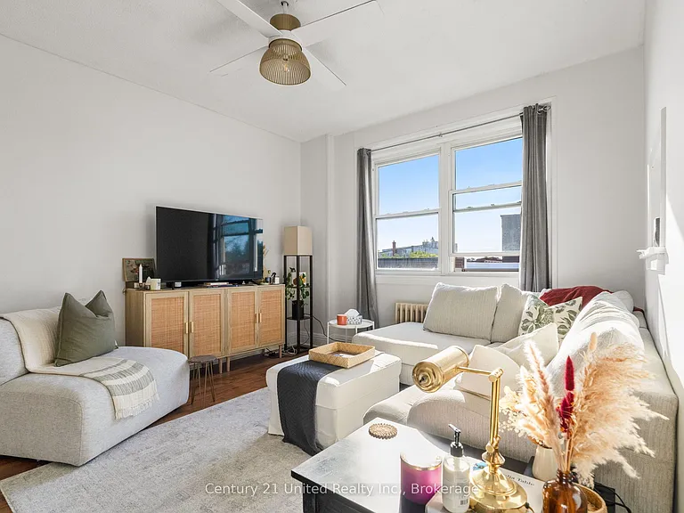 34 King St W #1 — Photo 3