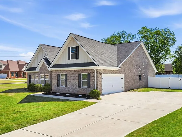 201 Cades Ct — Photo 40