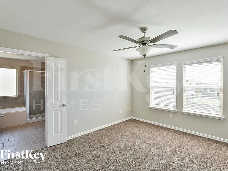 9006 Bowring Park — Photo 9