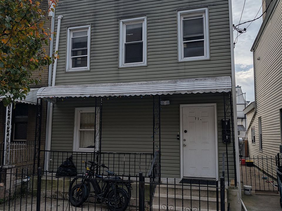 1st image of 719 28th St Floor 2