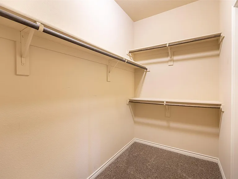 637 Peach Ln — Photo 16