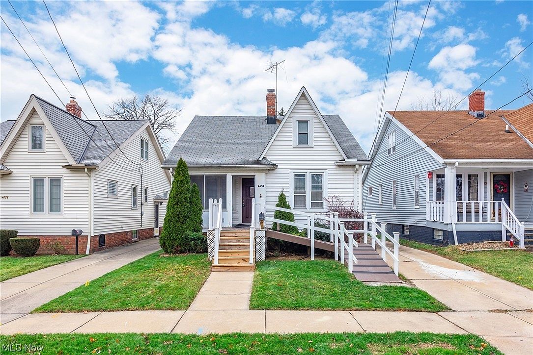 洋書 Playing Fair 4654 W 45th St, Cleveland, OH 44109 | Zillow