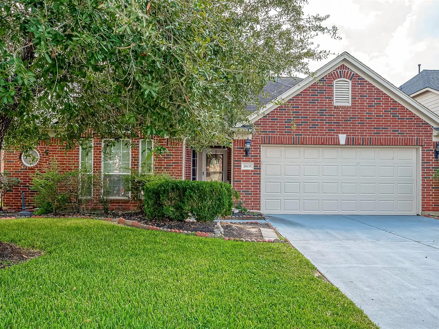 4 bed, 2.5 bath, 3057 sqft, $2,700 — Photo 2