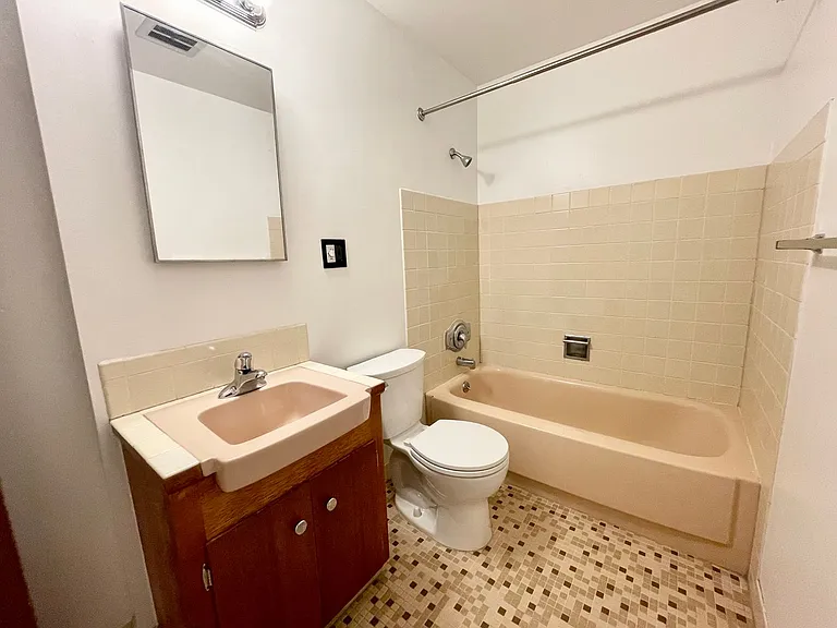Escolier Apartments — Photo 46