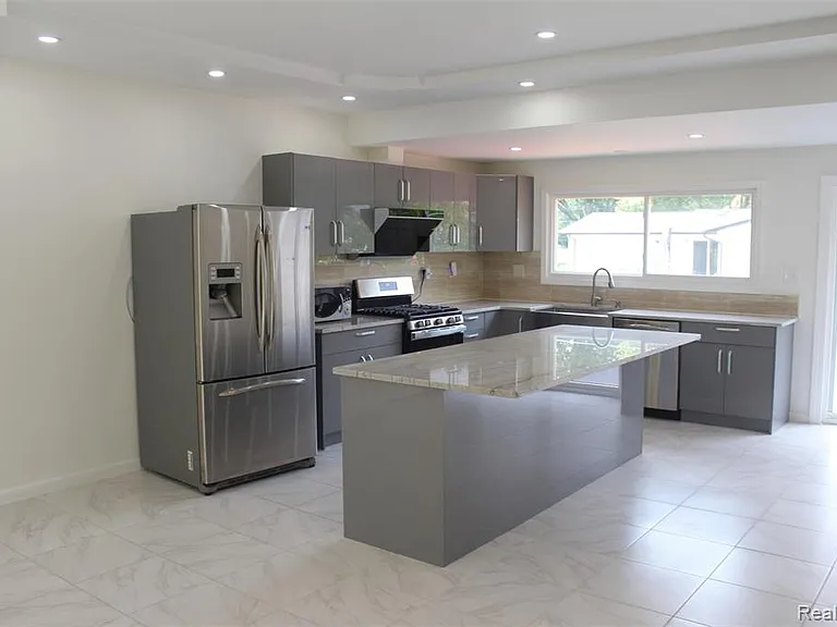 7246 Saint Auburn Dr — Photo 10