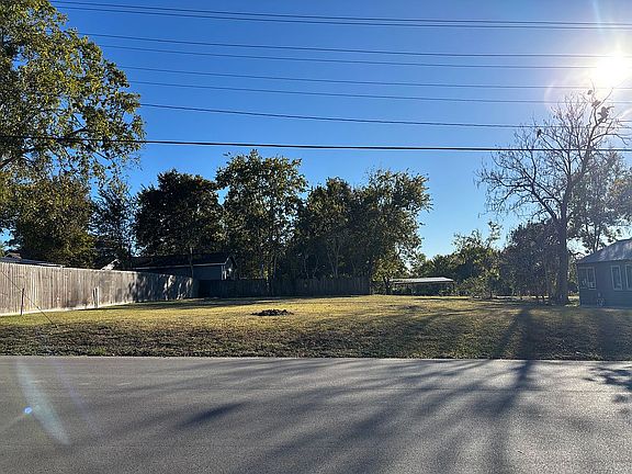 2nd image of 125 W Austin St