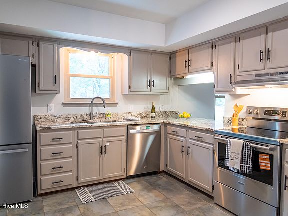 3rd image of 106 Brookdale Plaza