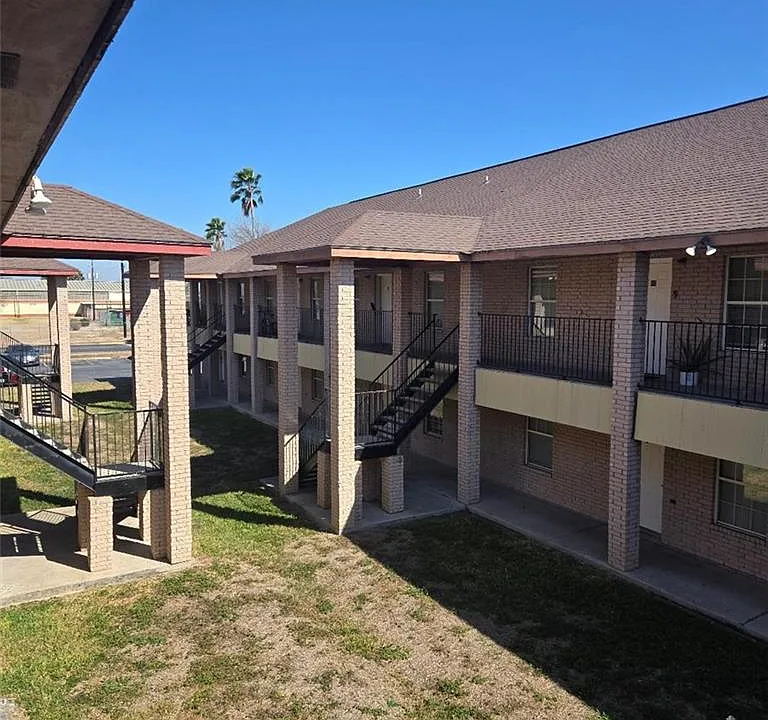 3011 Daffodil Ave #23
