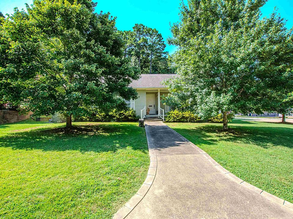 1st image of 810 Shea Dr