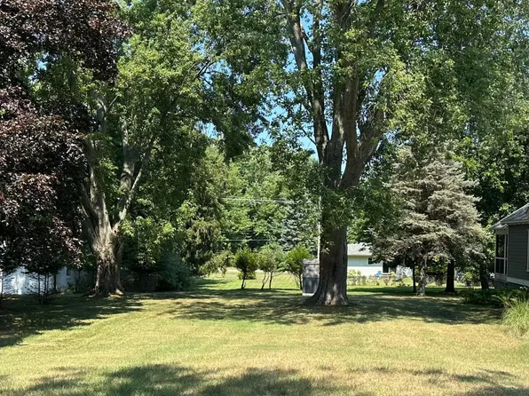 342 Fremont St, Douglas, MI 49406