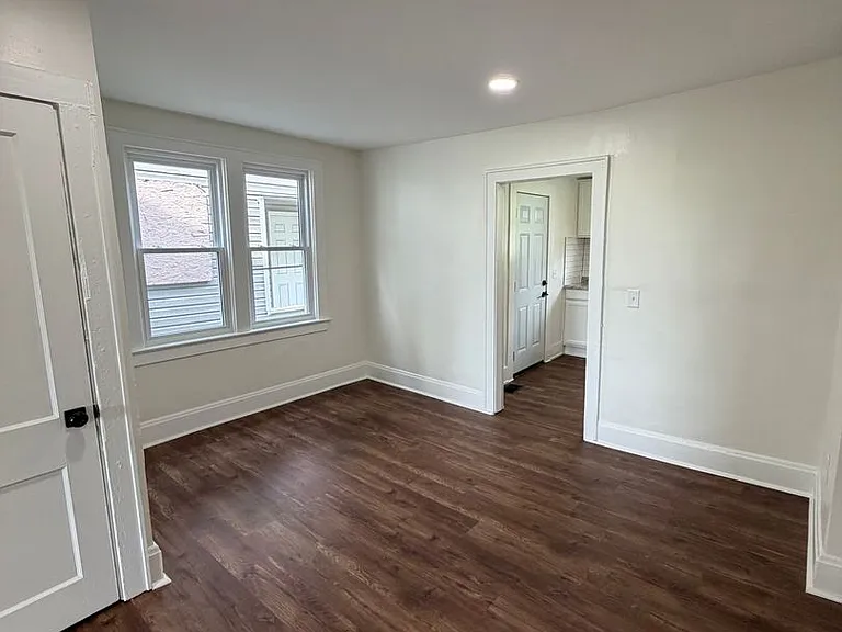 726 Frebis Ave — Photo 6