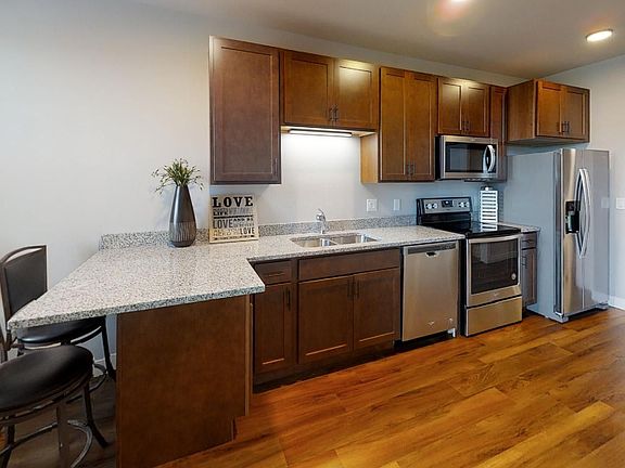 3rd image of 4721 Farwell St #208