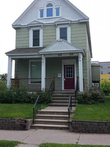 918 Vine St — Photo 1