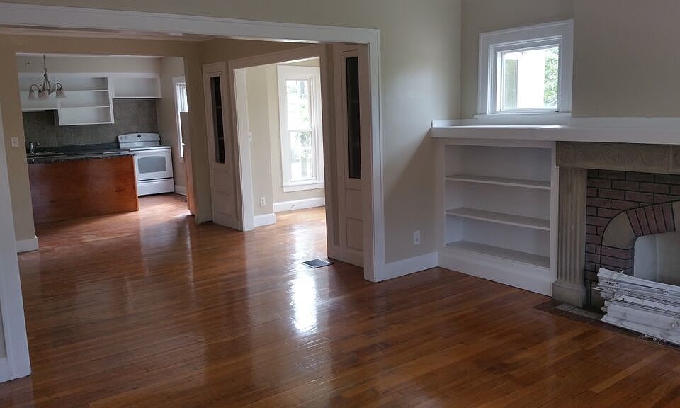 1st image of 859 E 222nd St