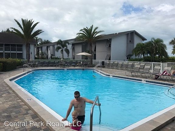 5th image of 1055 W Peppertree Dr APT 302