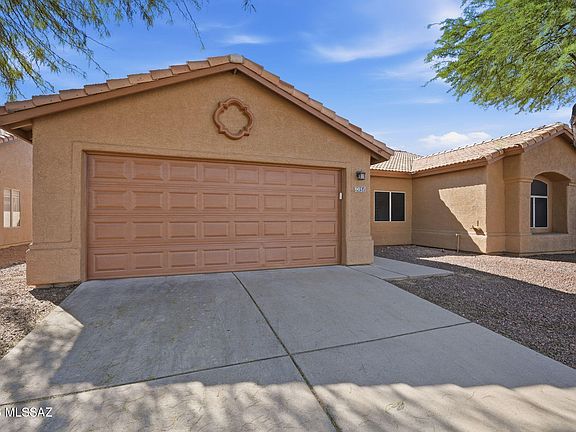 2nd image of 9051 N Shadow Rock Dr