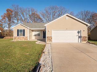 30 Round Table Ct, Winfield, MO 63389