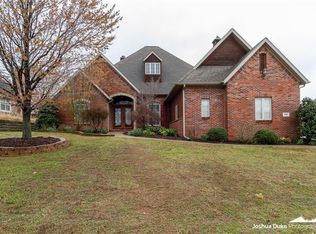 2360 N Covington Park Blvd, Fayetteville, AR 72703