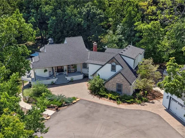 1558 N 600th Rd, Baldwin City, KS 66006