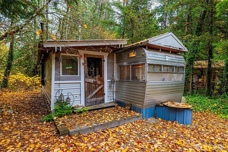 3rd image of 1017 Maple Lane